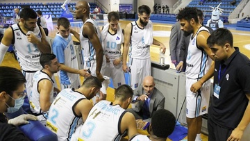 Κλείνει τ’ αυτιά στις …σειρήνες o Κολοσσός