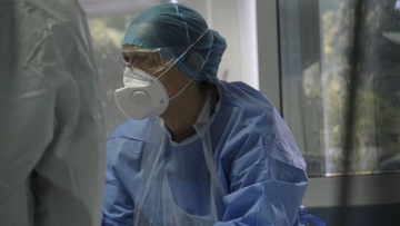 Κορωνοϊός: Εφιάλτης δίχως τέλος με σχεδόν 100 νεκρούς - Μειώνονται κρούσματα και διασωληνωμένοι