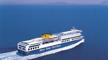 Στο λιμάνι της Κάσου, προσέκρουσε ελαφρά το "Blue Star Patmos"