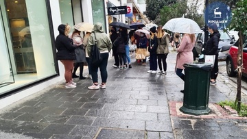 «Ζεστάθηκε» χθες η αγορά της Ρόδου παρά το τσουχτερό κρύο και τη βροχή! 