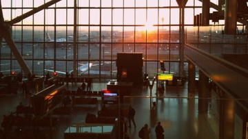 Βρετανία: Απογείωση των κρατήσεων μετά τις ανακοινώσεις Τζόνσον – Η Ελλάδα στους top προορισμούς