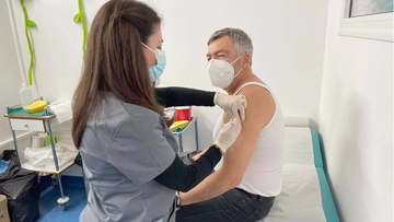 Εμβολιάστηκε και ο Δημήτρης Κρητικός