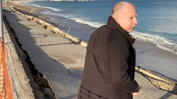 Αυτοψία στο παραλιακό μέτωπο στ' Αφάντου έκανε ο δήμαρχος Ρόδου μετά τις προχθεσινές καταστροφές