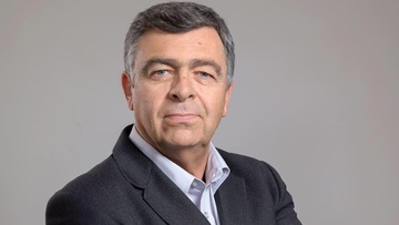 Δημήτρης Κρητικός: «Η ρήξη με τους θεσμούς τραυματίζει τη δημοκρατία»