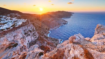 Ξένοι τουρίστες από το Πάσχα στην Ελλάδα «με όχημα» τους εμβολιασμούς