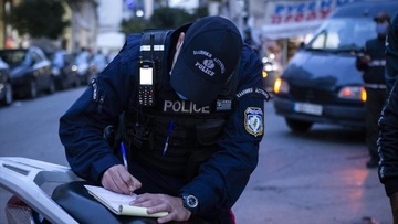 Ρόδος: Νέα τσουχτερά πρόστιμα 10.000 ευρώ σε 13χρονη και 65χρονo  από τη Ρόδο.  Έπρεπε να είναι σπίτι τους ως στενή επαφή κρούσματος και έλλειπαν σύμφωνα με την ΕΛΑΣ