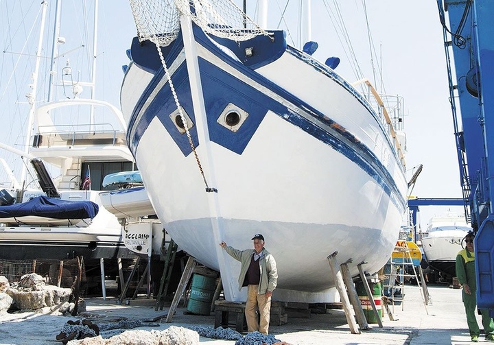 Παρέα με ένα από τα σκαριά του  (φωτ. ΘΕΟΔΩΡΑ ΠΑΠΑΝΙΚΗΤΑ)