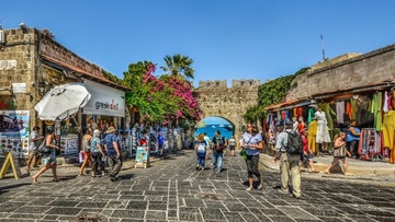 Νέο πακέτο μέτρων με έμφαση σε τουρισμό και εστίαση