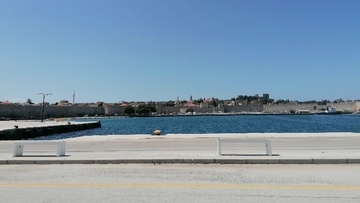 Άδειο το τουριστικό λιμάνι της Ρόδου