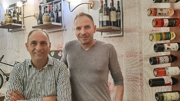 Δημήτρης και Τάσος Χρύσανθος: Τα δύο αδέλφια που δημιούργησαν την... Tsaperdona της Ρόδου