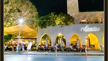 Αρκετός κόσμος στα εστιατόρια και τις καφετέριες της Ρόδου