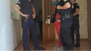 Δεν απαντούσε στις κλήσεις, ανησύχησαν οι συγγενείς, πυροσβέστες έσπασαν την πόρτα και εκείνος έβλεπε τηλεόραση