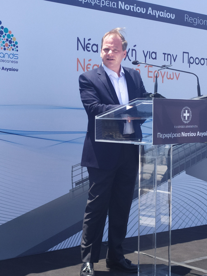 O υπουργός Κώστας Καραμανλής