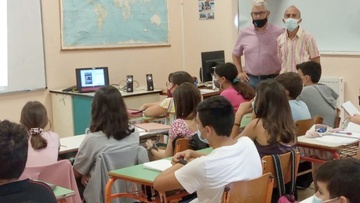 Εκπαιδευτικό πρόγραμμα για το Ολοκαύτωμα της Κάσου με το Δημοτικό Σχολείο του νησιού και το 1ο Δημοτικό Σχολείο Ιαλυσού