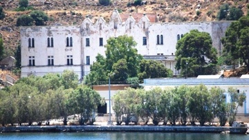 Χαστούκισε ηλικιωμένη  για να της πάρει δέκα ευρώ