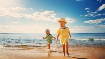 Παιδιά κάτω από τον ήλιο: Συμβουλές για ξέγνοιαστο καλοκαίρι με ασφάλεια