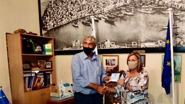 Η Αντιπεριφερειάρχης Υγείας Χαρούλα Γιασιράνη στα εγκαίνια του πρώτου Φαρμακείου στο ακριτικό Καστελλόριζο