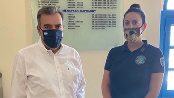 Παρέμβαση του Μάνου Κόνσολα για τα προβλήματα στο λιμάνι στα Πηγάδια Καρπάθου