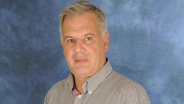 Άστεγος κοιμάται στον πάτο της πισίνας του «Θέρμαι»!