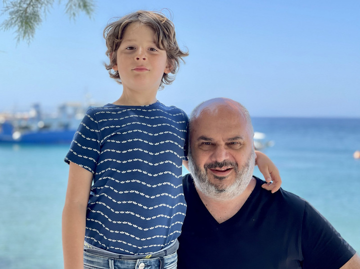 Ο Χρήστος Δουλκερίδης,  με τον 8χρονο γιο του Αχιλλέα