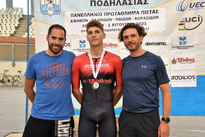 Μέσα στα μετάλλια ήταν ξανά ο Μιχάλης Σαββάκης