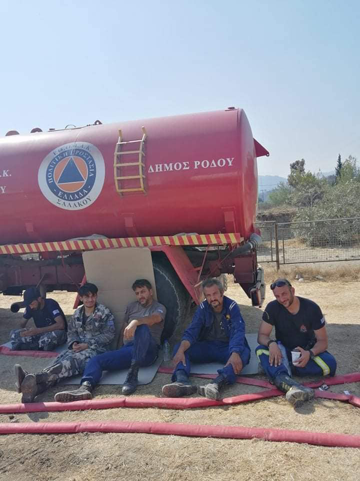 ΦΩΤΟ: Εθελοντική ομάδα αντιμετώπισης πυρκαγιών Σαλάκου