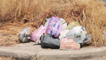 Έντονες διαμαρτυρίες για σκουπίδια και για λακκούβες στον Αρχάγγελο