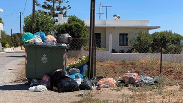Συνεχίζονται τα προβλήματα με την αποκομιδή των σκουπιδιών 