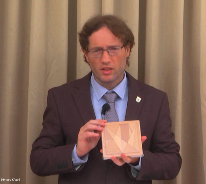 Ο Πανταζής Χούλης, ιδρυτής του Μουσείου των Γρίφων, ανοίγει «το κουτί» του Καστελλόριζου