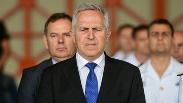 Μαξίμου για Αποστολάκη: Κατώτερος των περιστάσεων