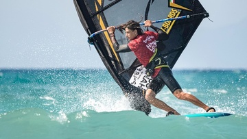 Τη συνδρομή του Λιμενικού χρειάστηκε wind surfer στην Ιξιά