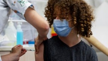 Εμβολιασμοί ανηλίκων και από τους παιδιάτρους - Έδωσε το πράσινο φως ο Μητσοτάκης