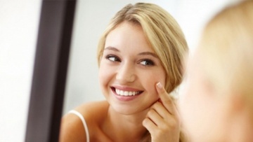 Η μη έγκαιρη αντιμετώπιση της ακμής οδηγεί το δέρμα σε πρόωρη γήρανση