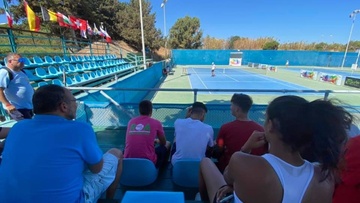 Στιγμές χαλάρωσης για τους συμμετέχοντες  στο τουρνουά τένις “I.T.F. Junior Rhodes Cup U18”