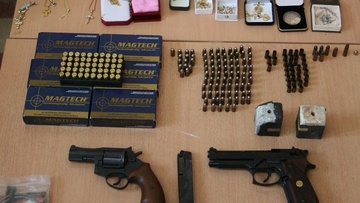 Δικάζεται 63χρονος για κατοχή όπλων και εκρηκτικών