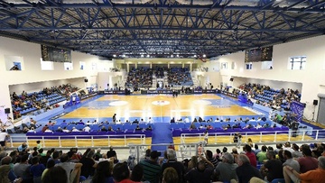 Ψάχνοντας τον κόσμο στο κλειστό της Καλλιθέας…