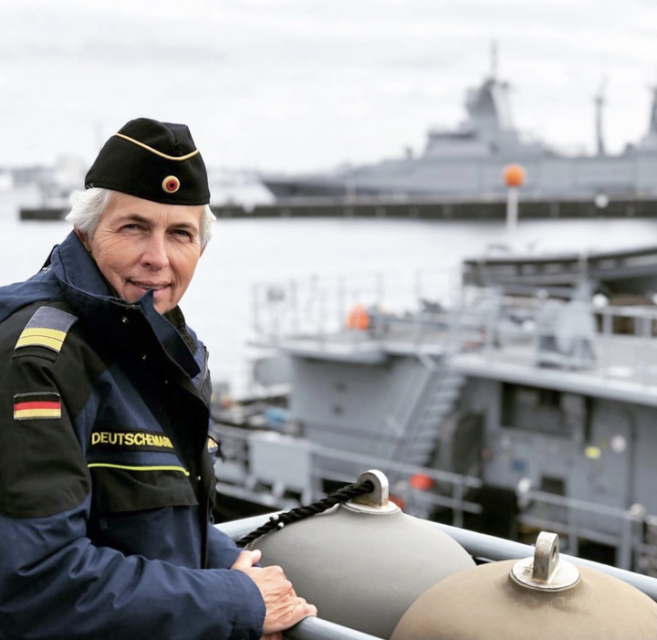 Σε επίσκεψή της, με γερμανικό σκάφος του Πολεμικού Ναυτικού