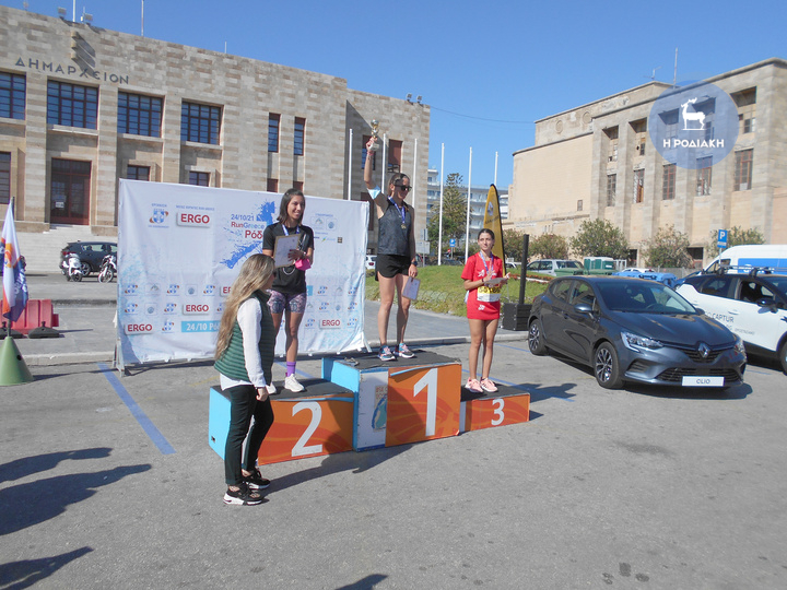 Οι απονομές στα 5χλμ. Γυναικών