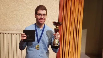 Παγκόσμιος Πρωταθλητής ο σκακιστής Δημήτρης Λαδόπουλος από τον «Ιππότη» 