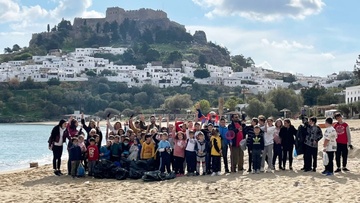 Καθάρισαν όλο το χωριό και την παραλία της Λίνδου