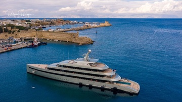  Super Yacht Savannah-  Ένα "πλωτό παλάτι" αξίας 100 εκατομμυρίων δολαρίων κατέπλευσε σήμερα στη Ρόδο