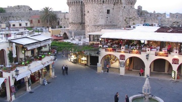 Καθορίζεται το πλαίσιο για τουριστικές εμπορικές επιχειρήσεις