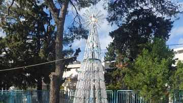 Oικολογικό χριστουγεννιάτικο  δέντρο στο 2ο Πειραματικό Γυμνάσιο Ρόδου