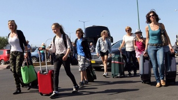 Αρκετοί Βρετανοί ετοιμάζονται να κάνουν κρατήσεις για διακοπές
