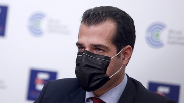 Ανένδοτος ο Πλεύρης για το 10% πληρότητας στα γήπεδα 