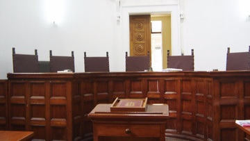 Αθωώθηκαν δύο κατηγορούμενοι για κλοπή καλουπιών διακοσμητικών αντικειμένων