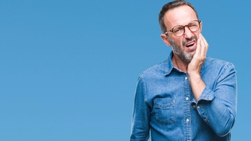 Πόνος στο στόμα: Πού αλλού μπορεί να οφείλεται εκτός από τα δόντια