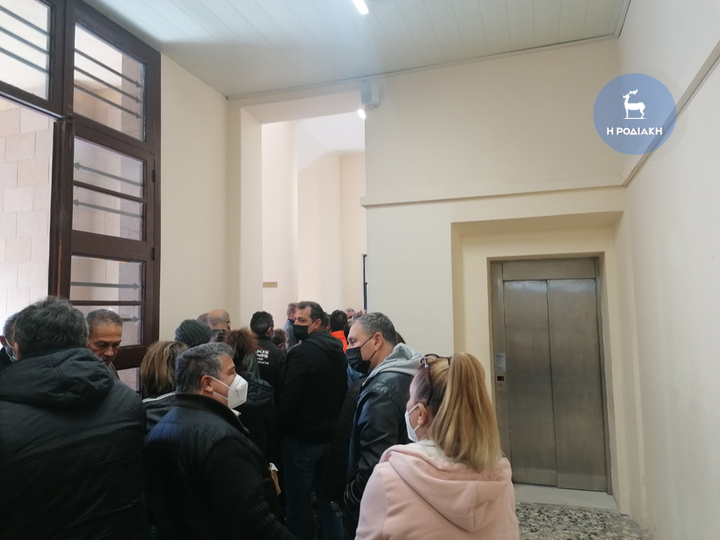 Ικανοποιητική η προσέλευση στις εκλογές των υπαλλήλων του δήμου Ρόδου