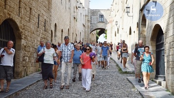 Πάνω από 1 εκατ. τουρίστες στην Ελλάδα τον Απρίλιο- Ποιες αγορές στήριξαν  τις ταξιδιωτικές εισπράξεις
