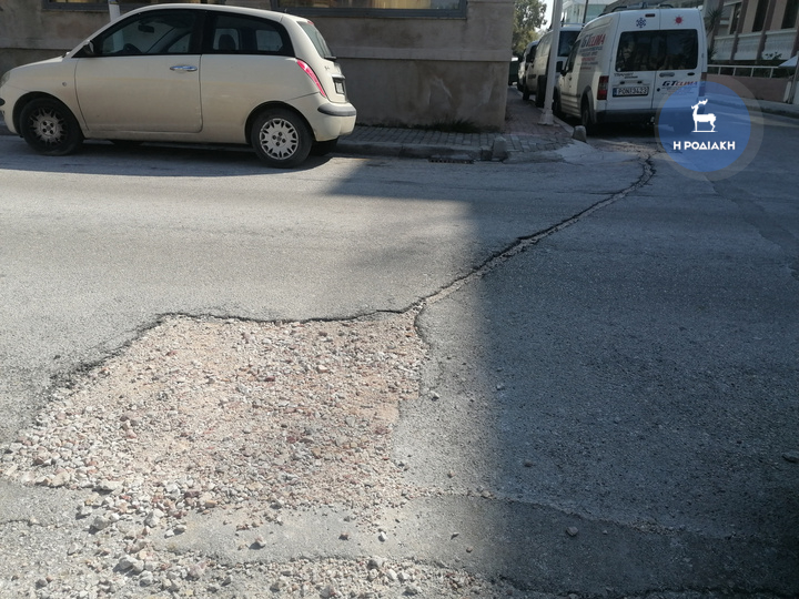 Πλατεία Γαβριήλ Χαρίτου (100 Χουρμαδιές).